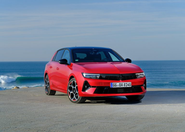 Opel Astra 2022: immagini ufficiali