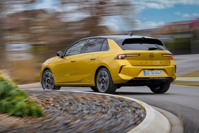 Opel Astra 2022: immagini ufficiali