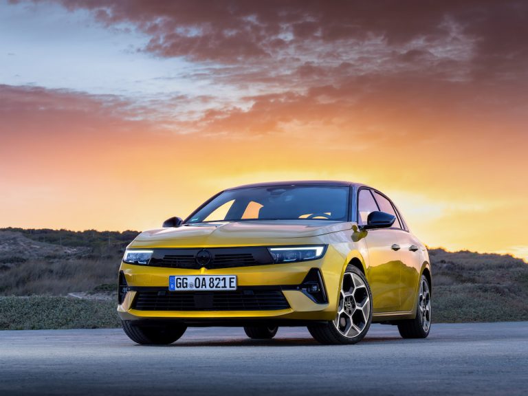 Opel Astra 2022: immagini ufficiali