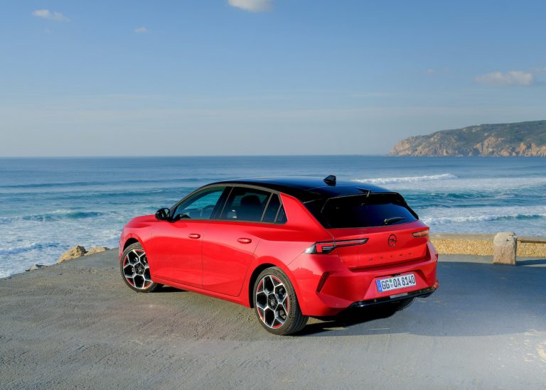 Opel Astra 2022: immagini ufficiali