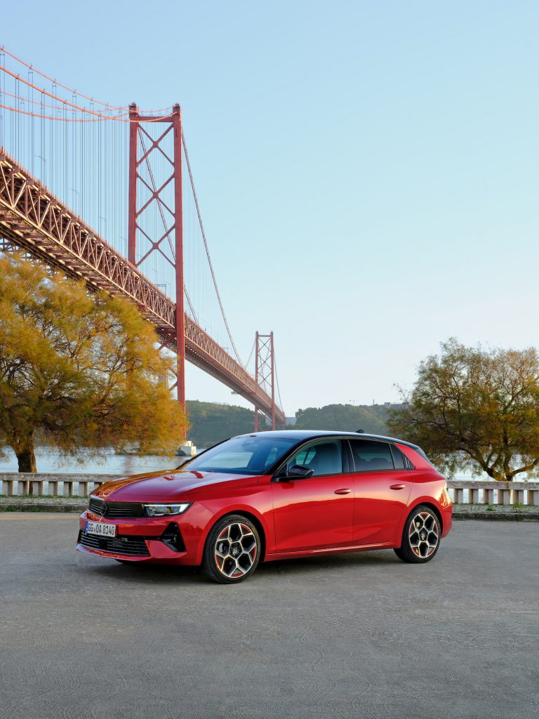 Opel Astra 2022: immagini ufficiali