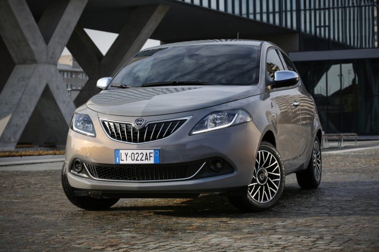 Lancia Ypsilon Alberta Ferretti 2022: immagini ufficiali