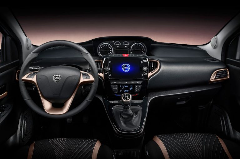 Lancia Ypsilon Alberta Ferretti 2022: immagini ufficiali