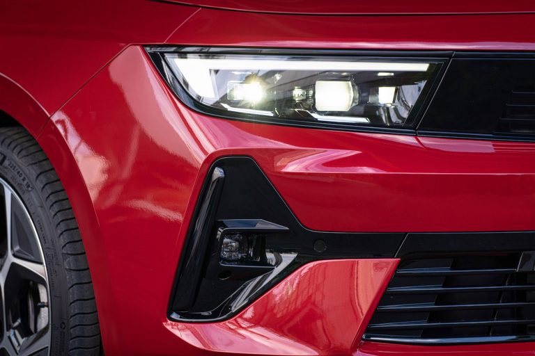 Opel Astra 2022: immagini ufficiali