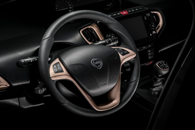 Lancia Ypsilon Alberta Ferretti 2022: immagini ufficiali