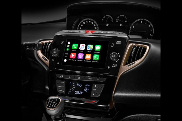 Lancia Ypsilon Alberta Ferretti 2022: immagini ufficiali