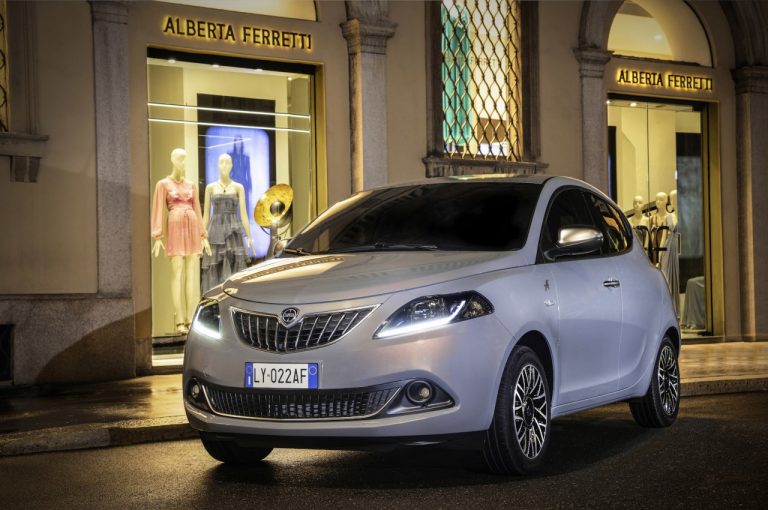 Lancia Ypsilon Alberta Ferretti 2022: immagini ufficiali
