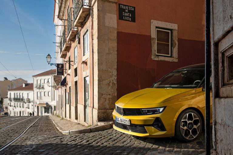 Opel Astra 2022: immagini ufficiali