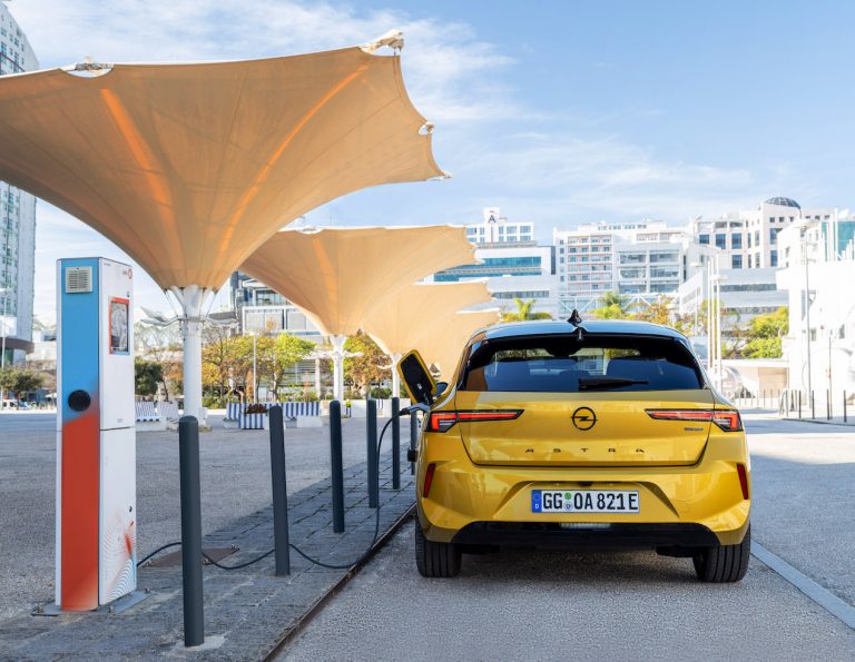 Opel Astra 2022: immagini ufficiali