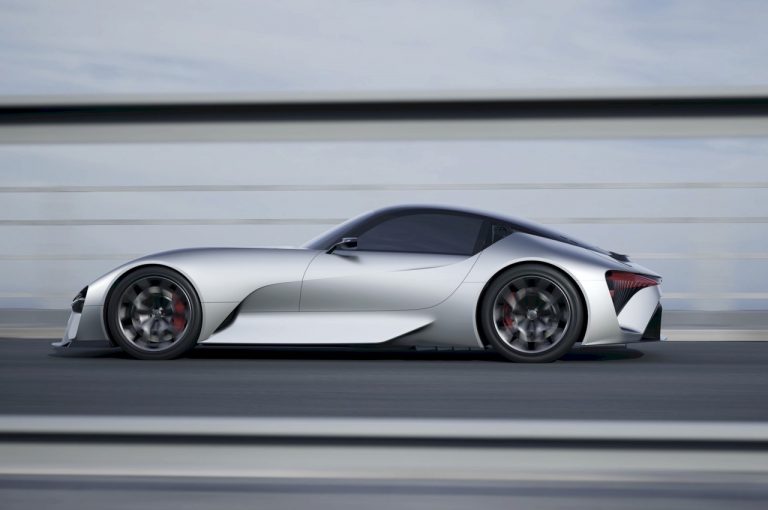 Lexus, nuova coupé elettrica: prime immagini dei test di sviluppo