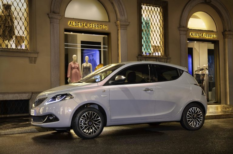 Lancia Ypsilon Alberta Ferretti 2022: immagini ufficiali