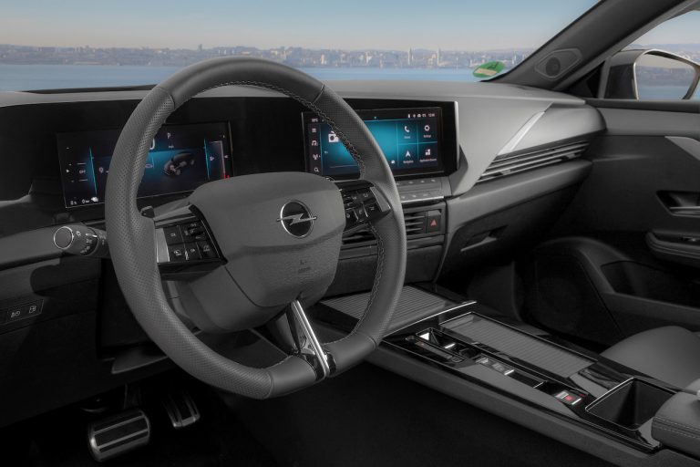 Opel Astra 2022: immagini ufficiali