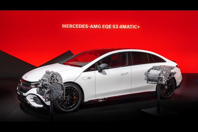 Mercedes-AMG EQE 43 4Matic ed EQE 53 4Matic+ 2022: immagini ufficiali