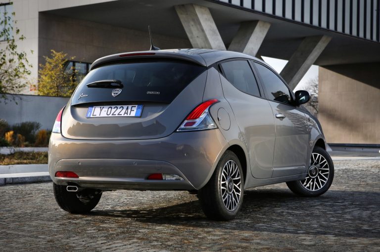 Lancia Ypsilon Alberta Ferretti 2022: immagini ufficiali