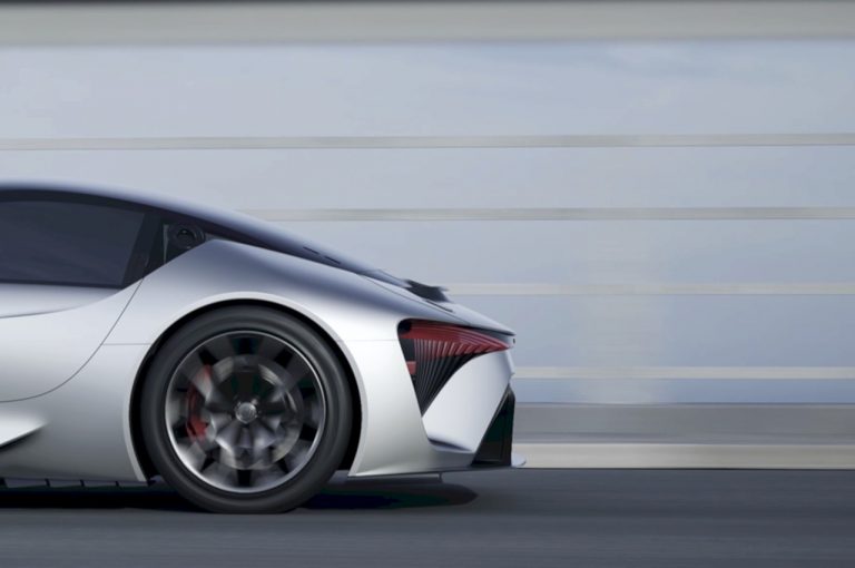 Lexus, nuova coupé elettrica: prime immagini dei test di sviluppo