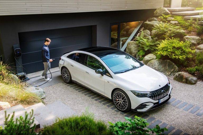 Mercedes-AMG EQE 43 4Matic ed EQE 53 4Matic+ 2022: immagini ufficiali
