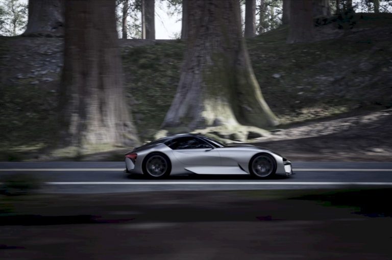 Lexus, nuova coupé elettrica: prime immagini dei test di sviluppo
