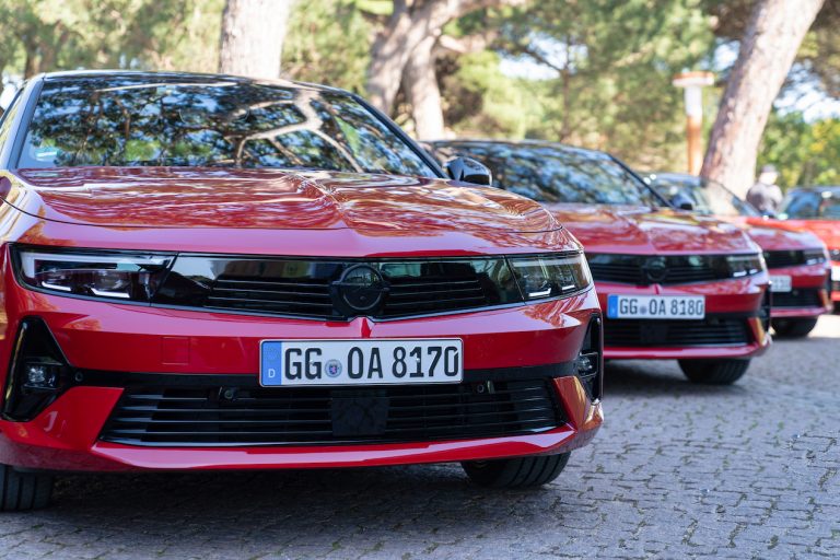 Opel Astra 2022: immagini ufficiali