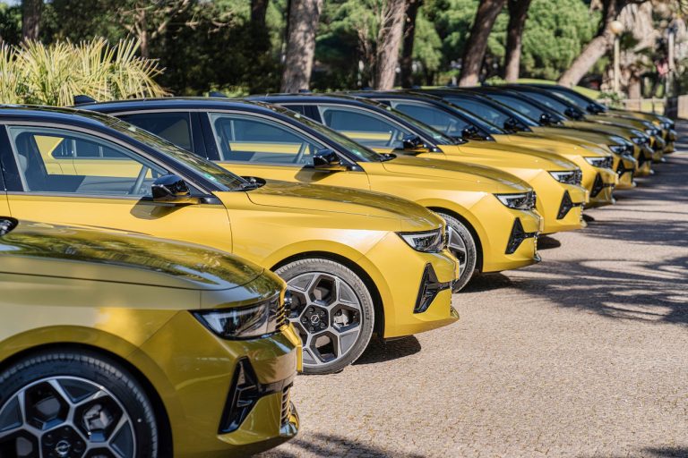 Opel Astra 2022: immagini ufficiali