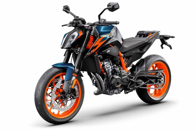 KTM 890 DUKE R 2022: le foto