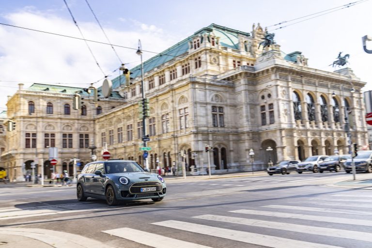 MINI Clubman Untold: immagini ufficiali
