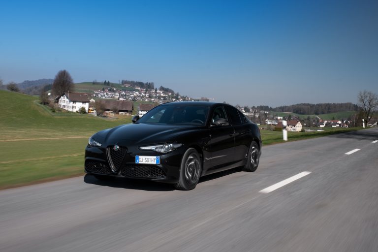 Alfa Romeo Giulia e Stelvio serie speciale ESTREMA