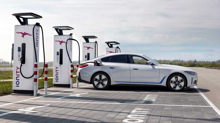BMW i4: immagini ufficiali