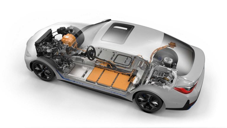 BMW i4: immagini ufficiali