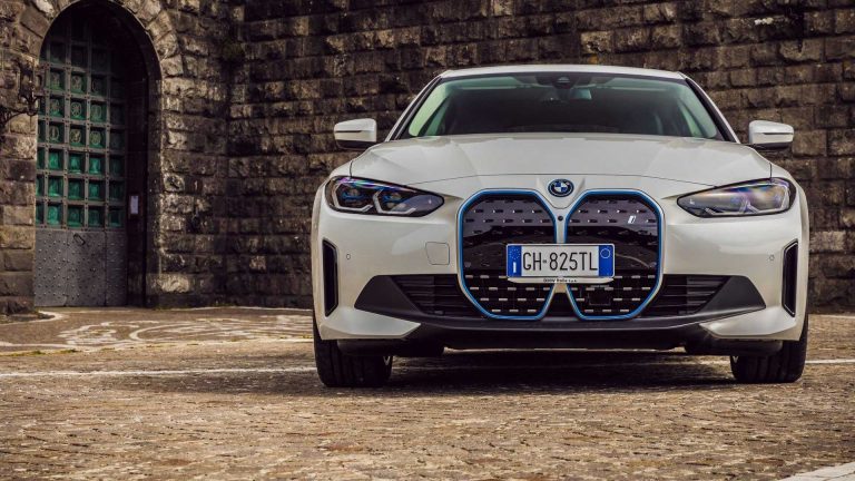 BMW i4: immagini ufficiali