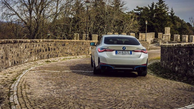 BMW i4: immagini ufficiali