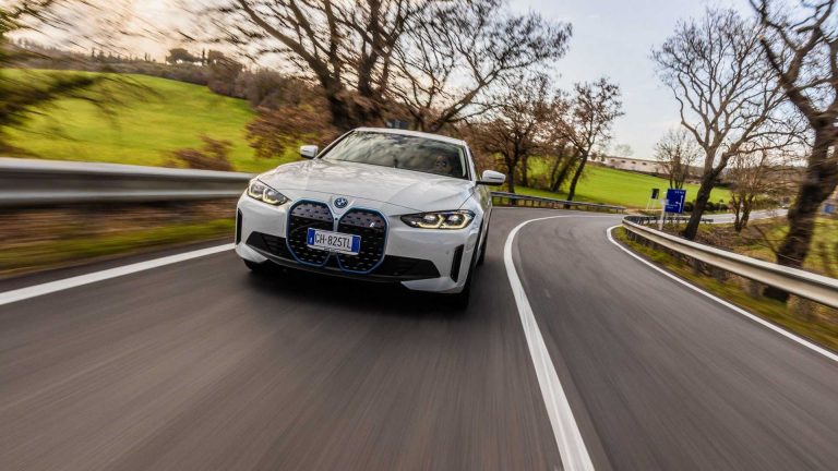 BMW i4: immagini ufficiali