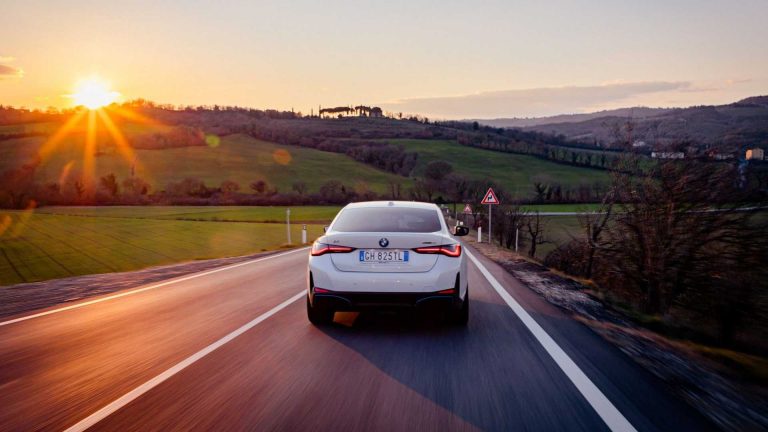 BMW i4: immagini ufficiali