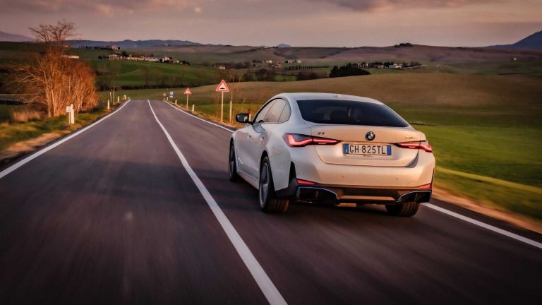 BMW i4: immagini ufficiali