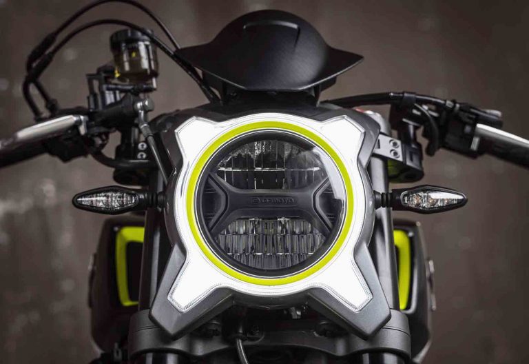 CFMoto 700CL-X Sport 2022: le foto