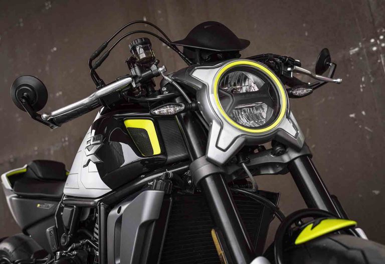 CFMoto 700CL-X Sport 2022: le foto