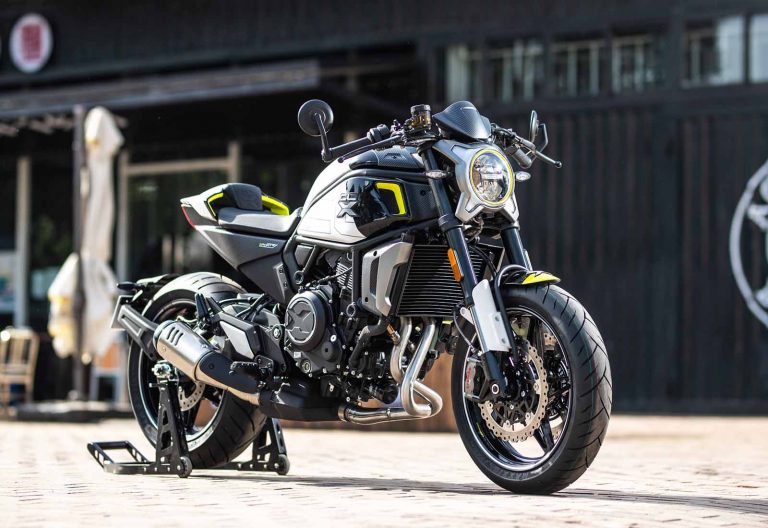 CFMoto 700CL-X Sport 2022: le foto