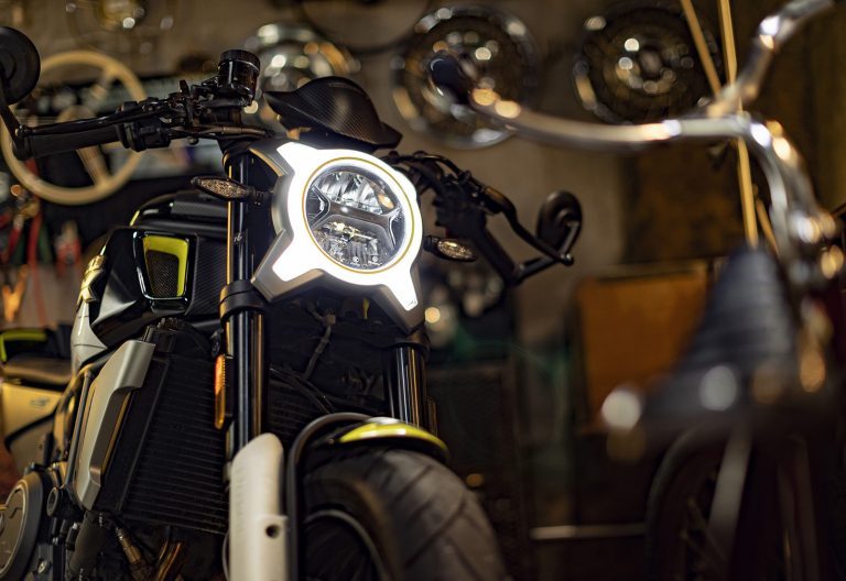 CFMoto 700CL-X Sport 2022: le foto