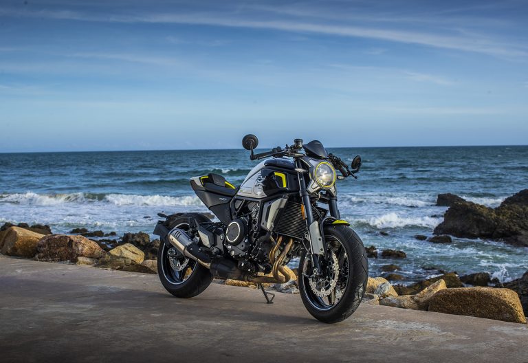 CFMoto 700CL-X Sport 2022: le foto