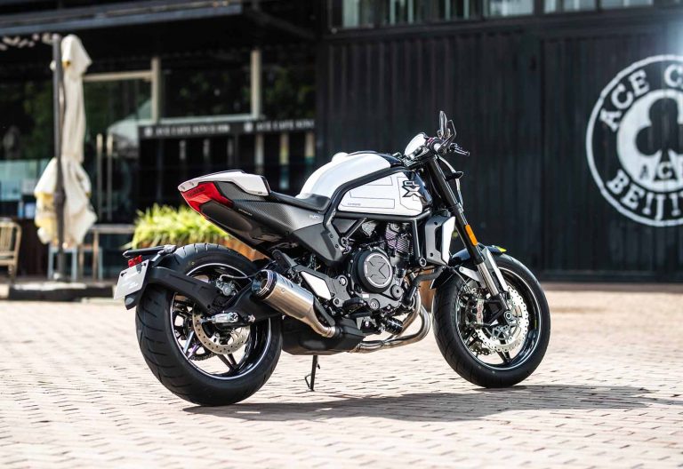 CFMoto 700CL-X Sport 2022: le foto