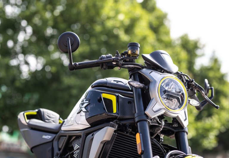 CFMoto 700CL-X Sport 2022: le foto