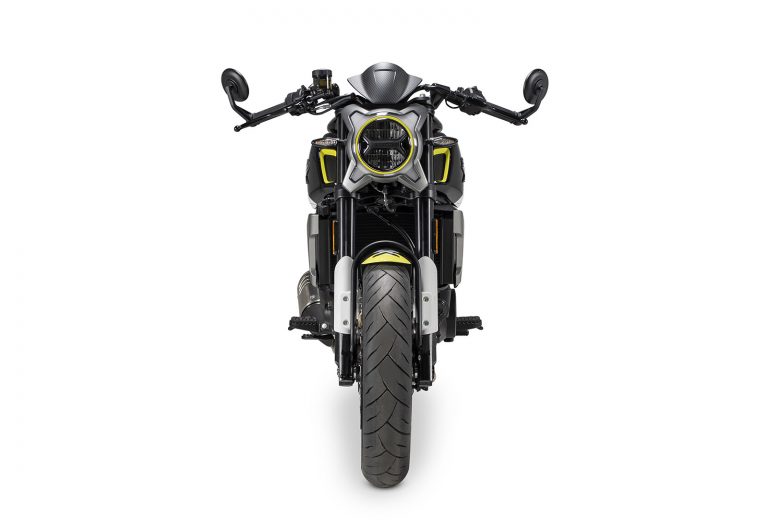 CFMoto 700CL-X Sport 2022: le foto