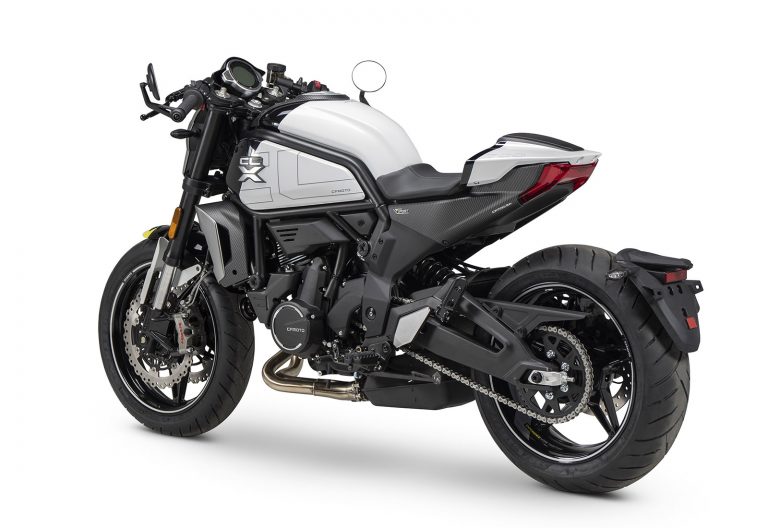 CFMoto 700CL-X Sport 2022: le foto