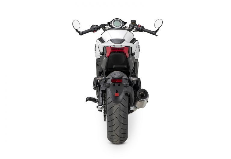 CFMoto 700CL-X Sport 2022: le foto
