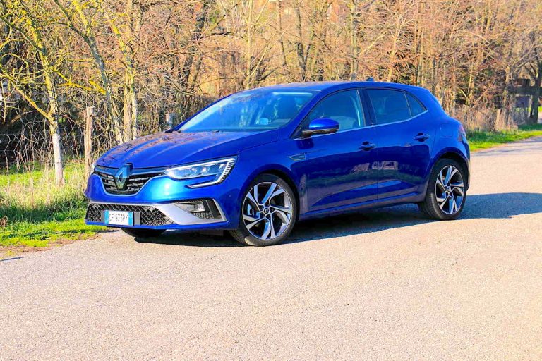 Renault-Megane-E-Tech-plug-in-