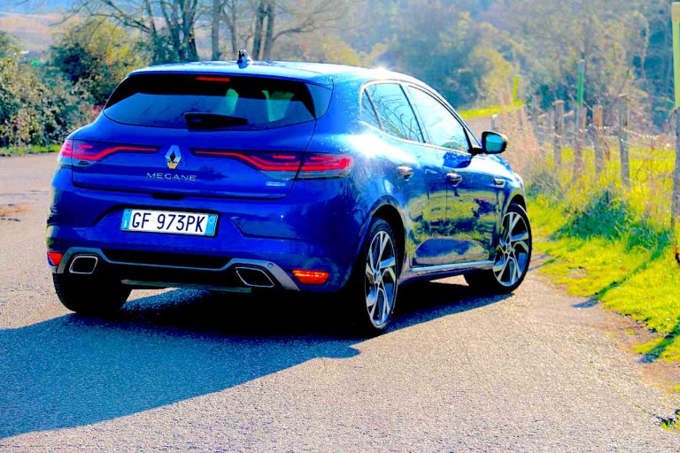 Renault Mégane E-Tech ibrida plug-in: la prova di redazione