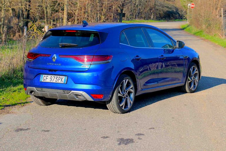 Renault Mégane E-Tech ibrida plug-in: la prova di redazione