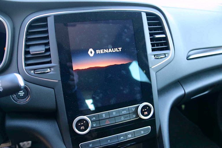 Renault Mégane E-Tech ibrida plug-in: la prova di redazione