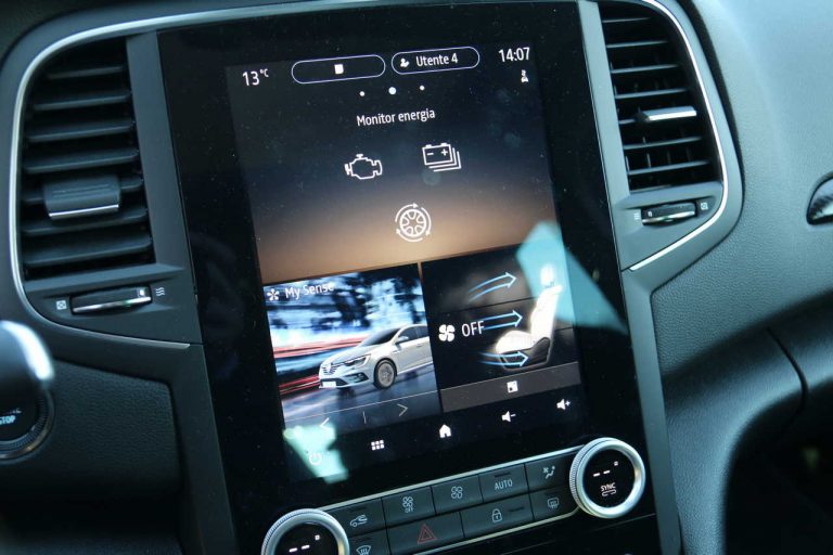 Renault Mégane E-Tech ibrida plug-in: la prova di redazione