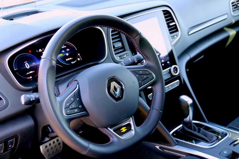 Renault Mégane E-Tech ibrida plug-in: la prova di redazione