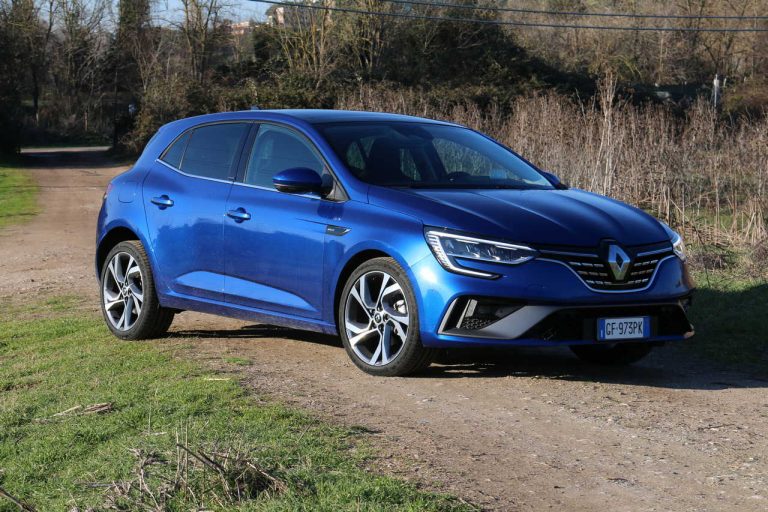 Renault Mégane E-Tech ibrida plug-in: la prova di redazione